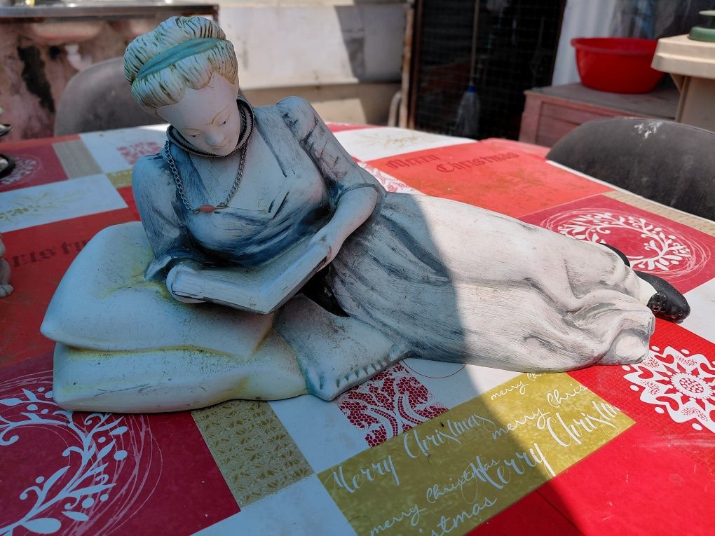 Estatueta feminina