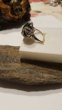 Srebrny pierścionek z ANTRACYTEM i kryształami Swarovski - r. 19