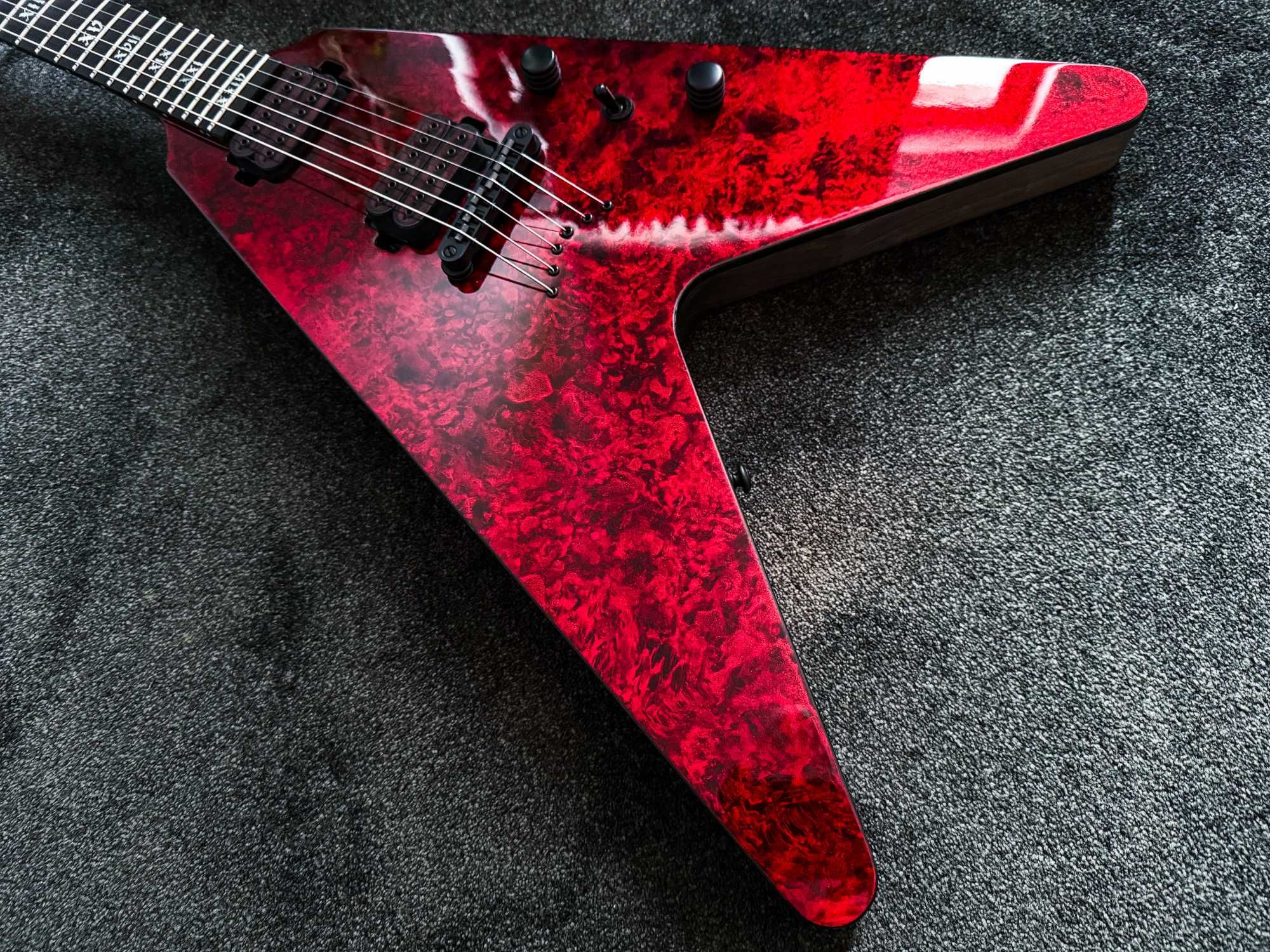 Schecter V-1 Apocalypse Red Reign + gig bag
