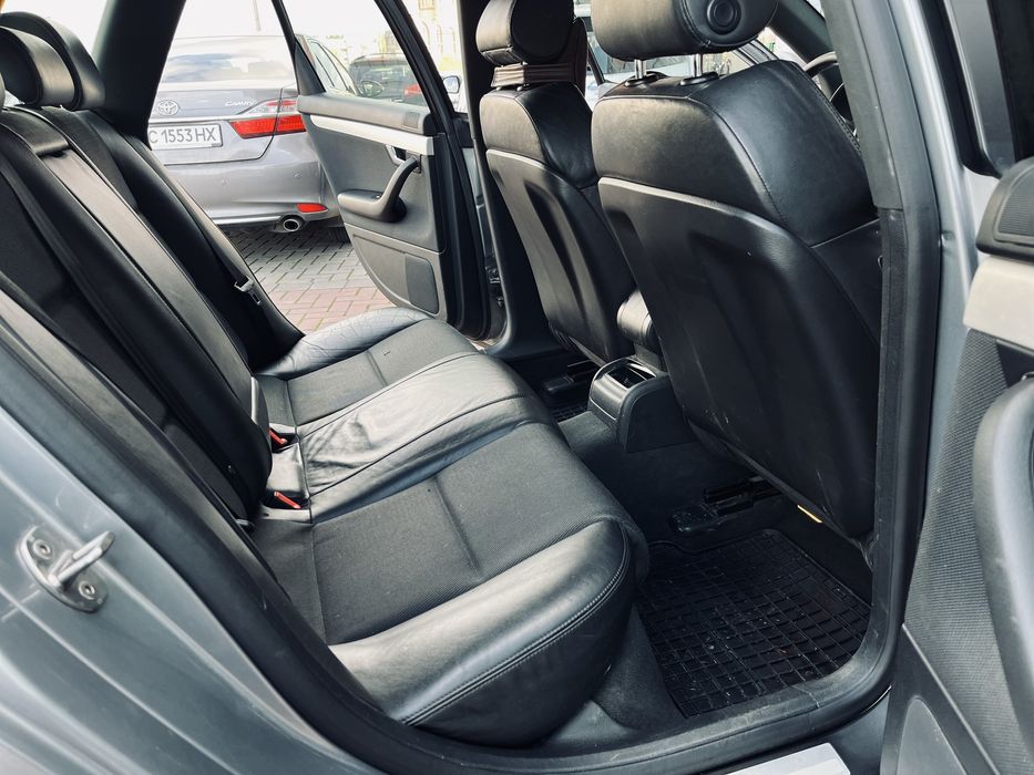 Свіжопригнана Audi A4B7 S-line 2004 рік