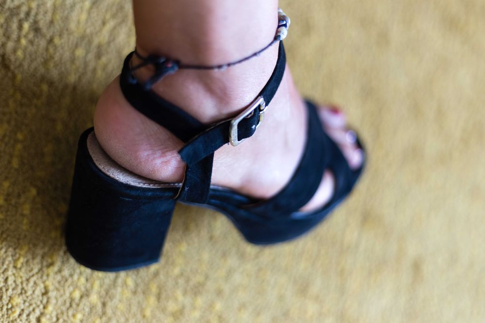 Mtng- Sandálias Pretas com salto 9 cm