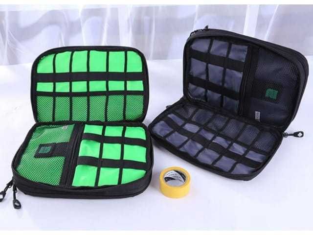 Organizer podróżny na kable i ładowarki – torba etui czarna prezent