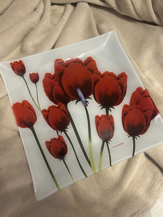 Велика нова тарілка