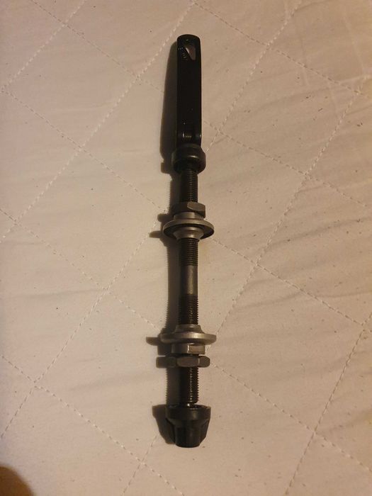 Oś piasty przód 108/8 mm szybkozamykacz ze szpilką komplet czarna NOWA