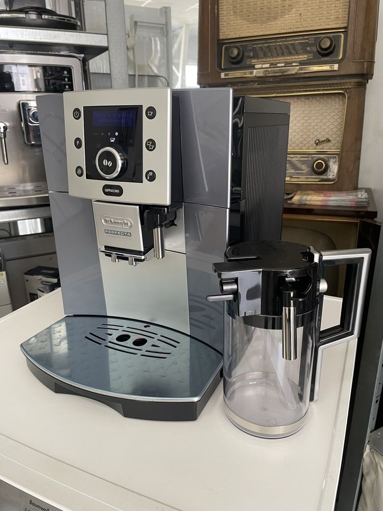 Кофемашина DeLonghi ESAM 5500.M Perfecta Cappuccino обслужена