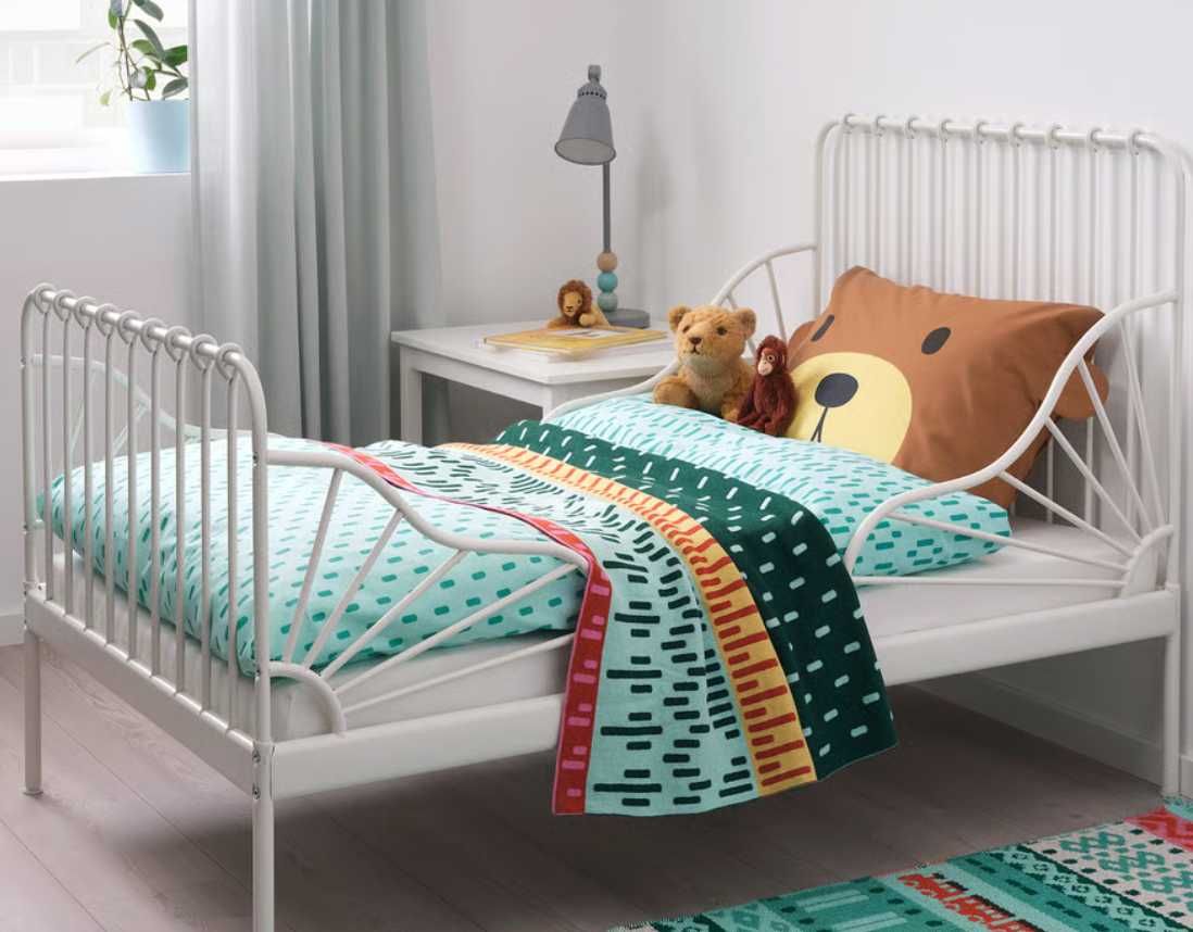 2 Camas extensíveis IKEA MINNEN brancas com estrado e colchões