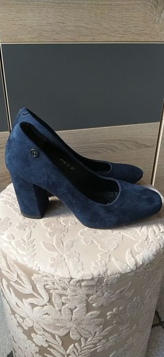 Czółenka granatowe 37