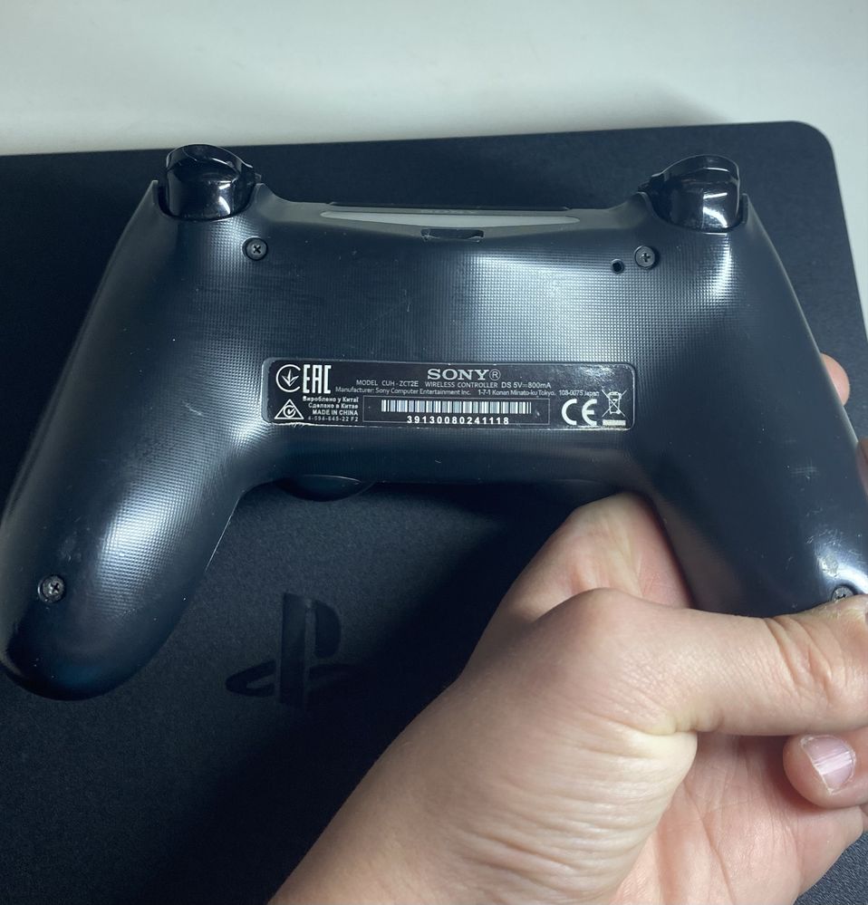 PS4 SLIM з 1 маленьким нюансиком