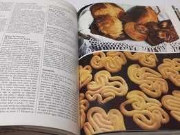 "Cozinha Tradicional Portuguesa" de Maria de Lourdes Modesto 1ª Edição