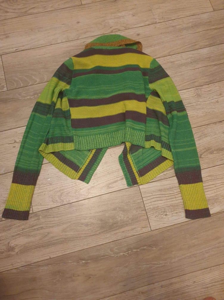 Kolorowy sweter w paski
