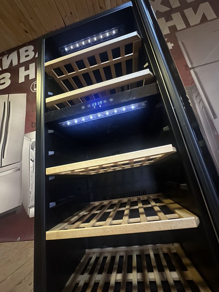 Холодильник вітрина для вина