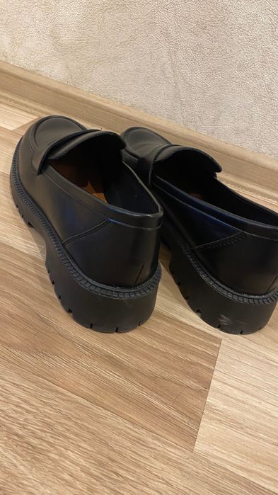 Жіноче взуття Лофери