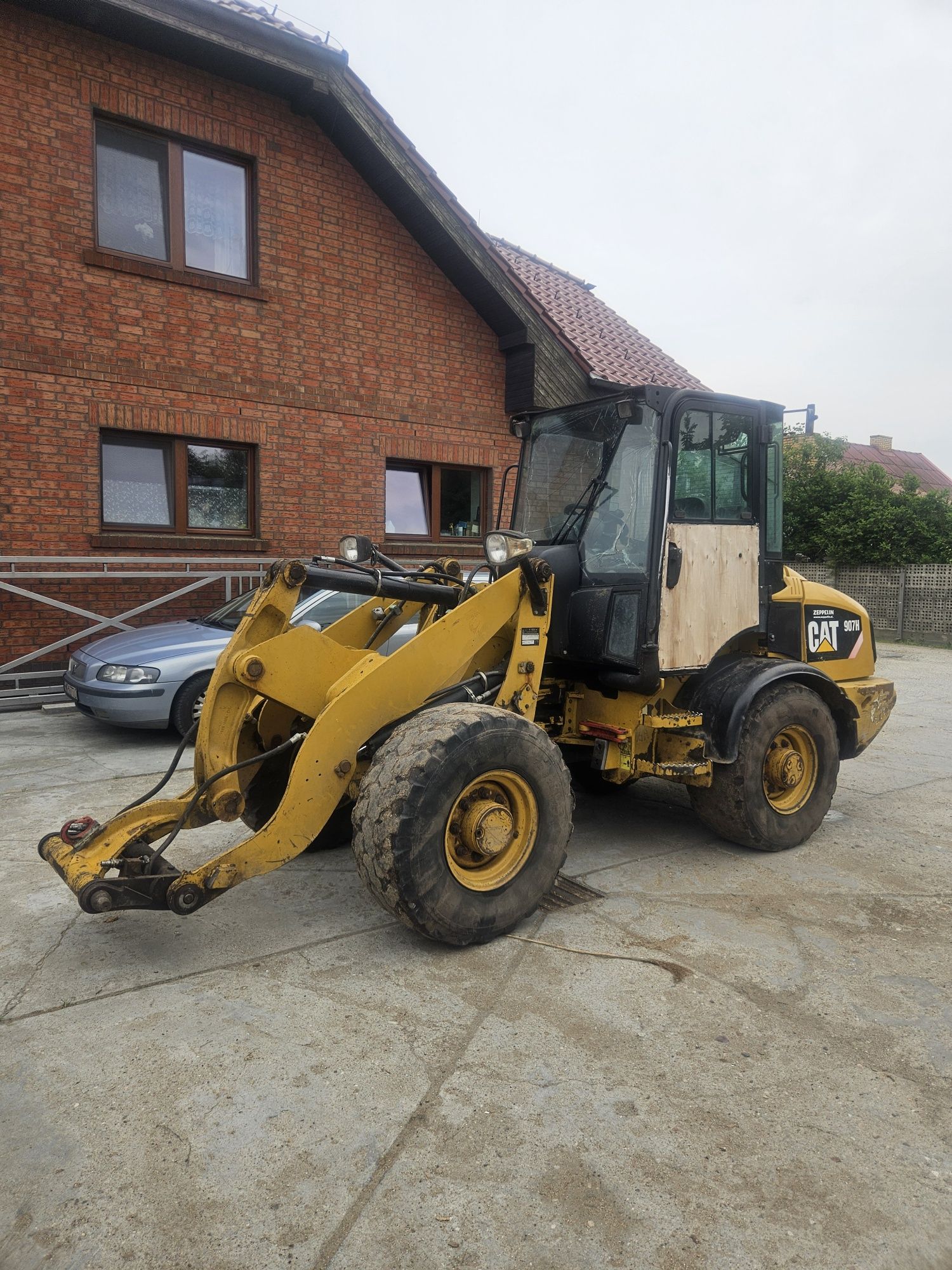 CAT 907H 10500mtg bez DPF