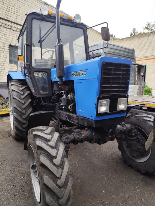 Трактор МТЗ на ходу