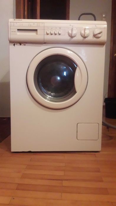 Стиральная машина Indesit 1040 с сушкой, нерабочая.