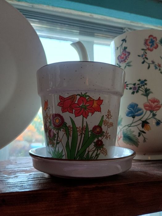 Вазон для квітів з квітковим малюнком