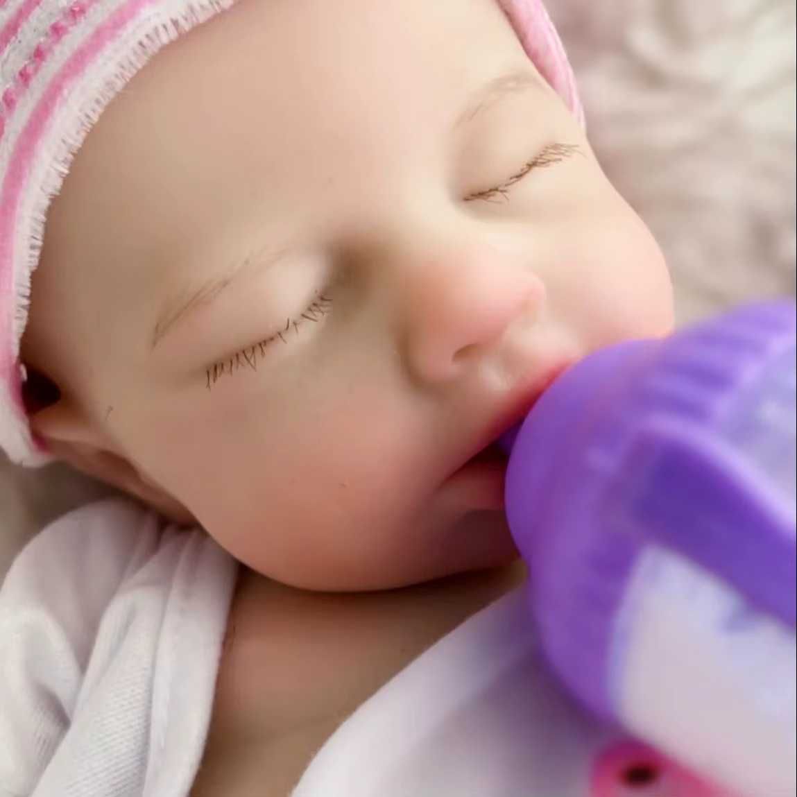 LALKA dziewczynka w różowym ubranku - typ reborn