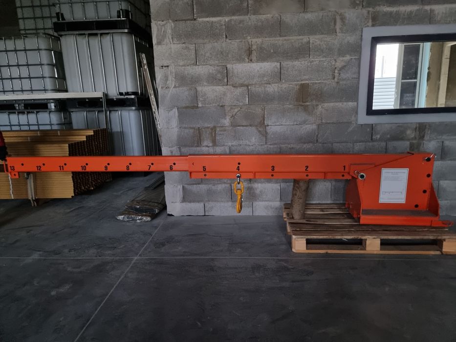 Кран-балка на вилочний навантажувач.