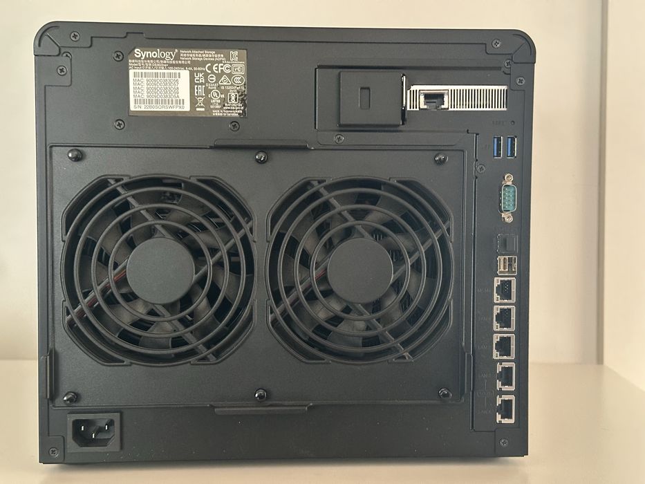 Servidor NAS Synology Modelo DS3622xs+