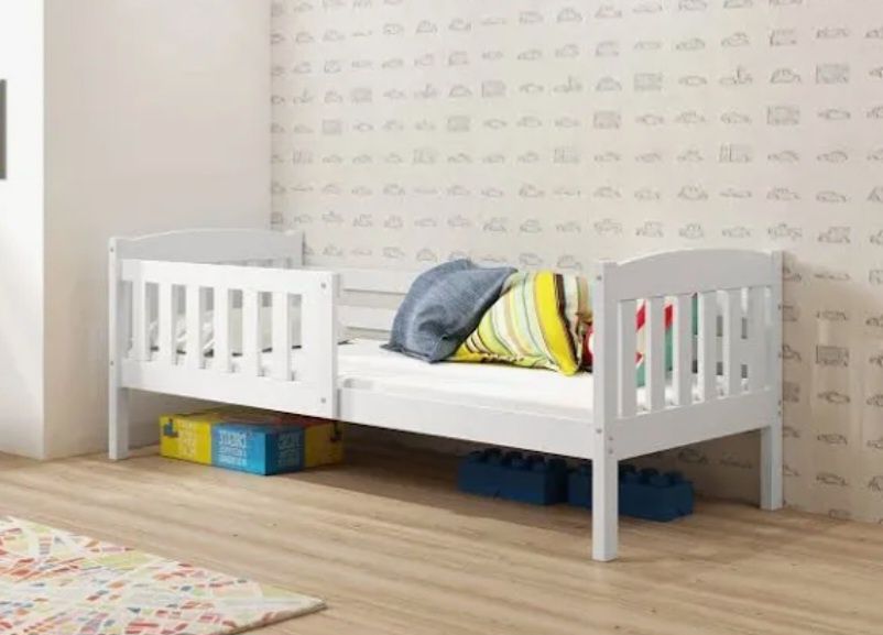 Lóżko dziecięce drewniane  90x200 z barierką