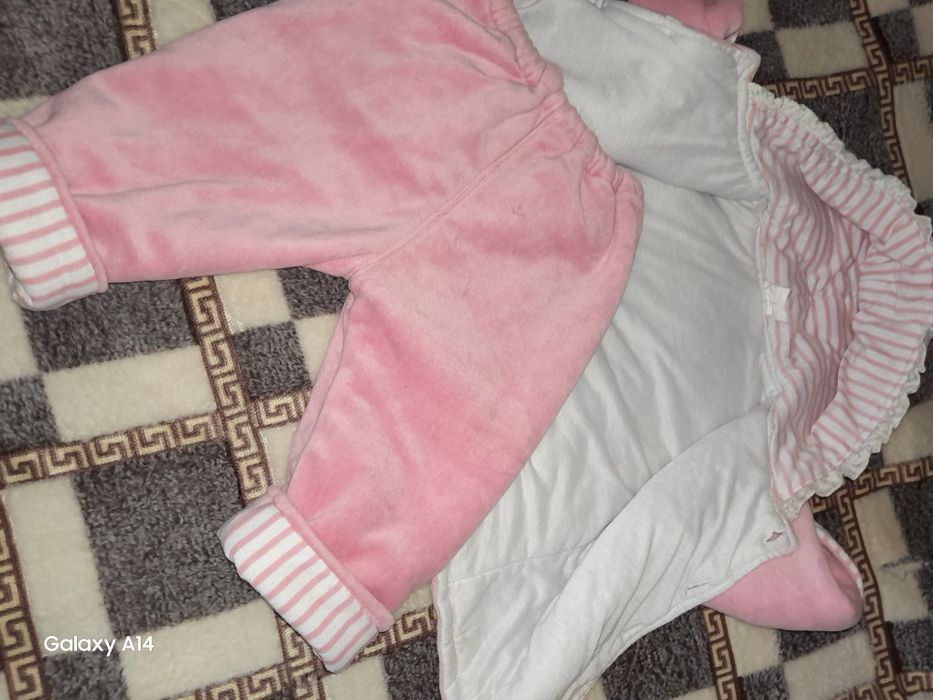 Продам демі костюм.