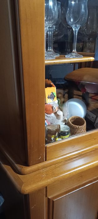 Mobília de sala madeira maciça carvalho e seis cadeiras forradas.