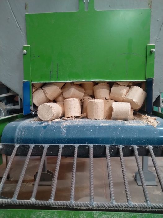 Brykiet Sosnowo -Brzozowy 100%Naturalny . Opał/Opałowe/