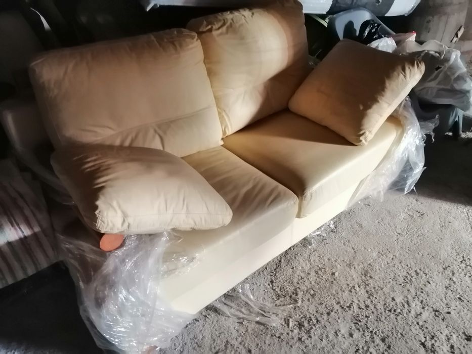 Vendo sofás em pele