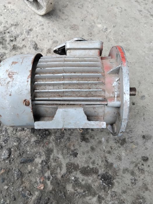 Продам електро двигуни
