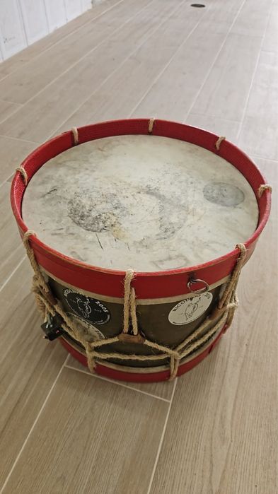 Caixa Pinheiro Tambor Nicolinas em Bom Estado