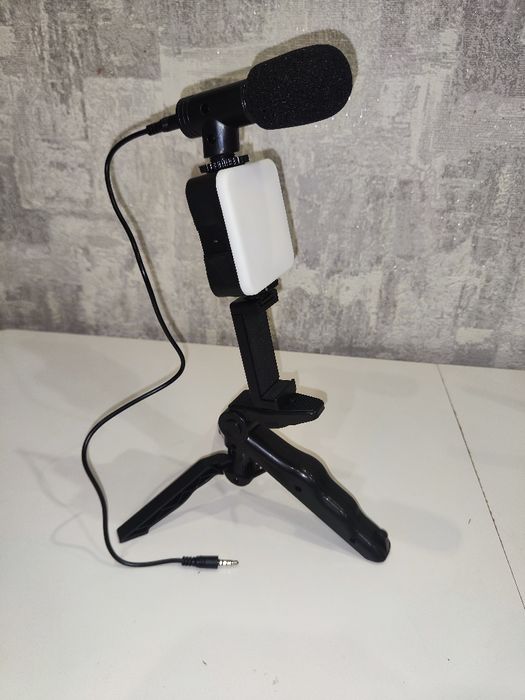 Набір блогера: штатив, трипод, тримач для телефона з підсвічуванням і