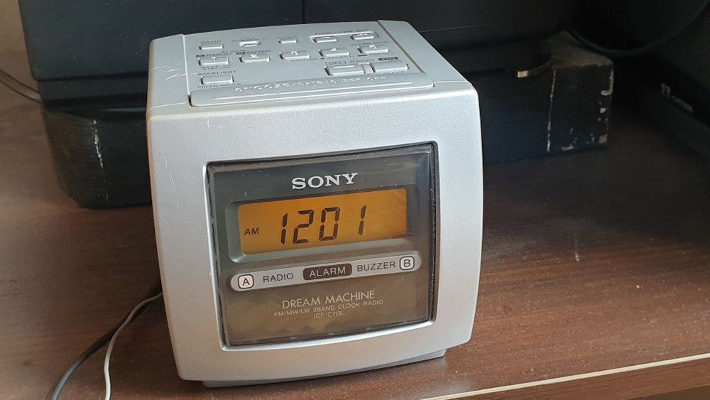 Рэтро радио часы Sony dream machine icf-c113l
