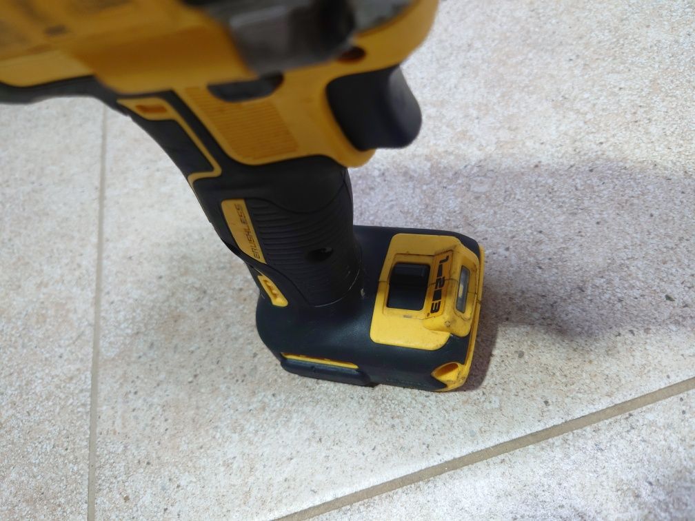 Гайковерт DeWalt DCF899.