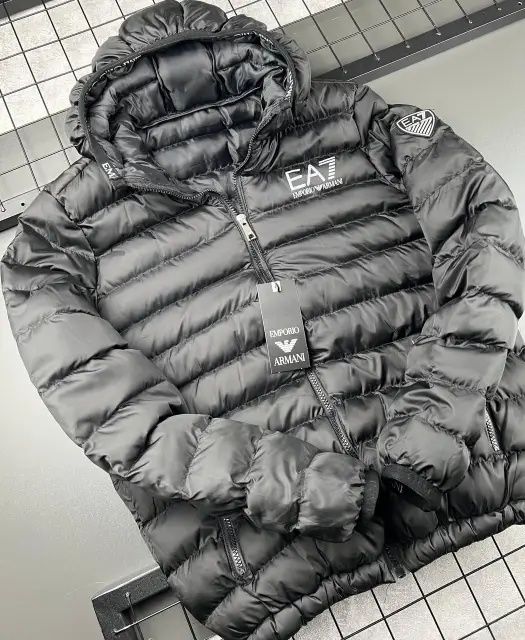 Куртка зимова EA7 розмір М