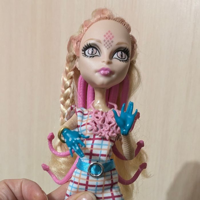 Кірін Каламері (Kjersti Trollson), персонаж із серії ляльок Monster Hi