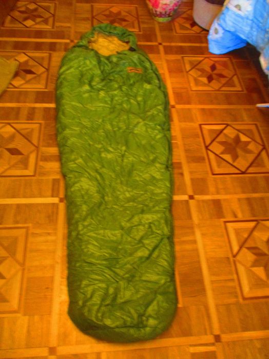 Спальний мішок зимовий Ajungilak Tyin  з чохлом для зберігання