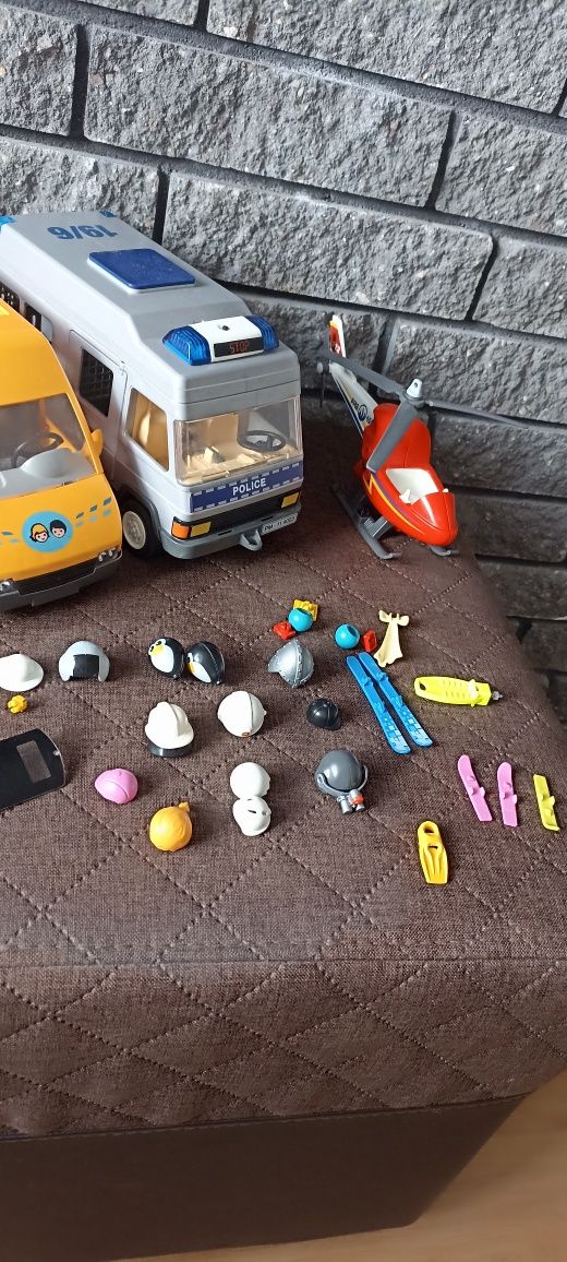 Zestaw różnych Playmobil dużo elementów