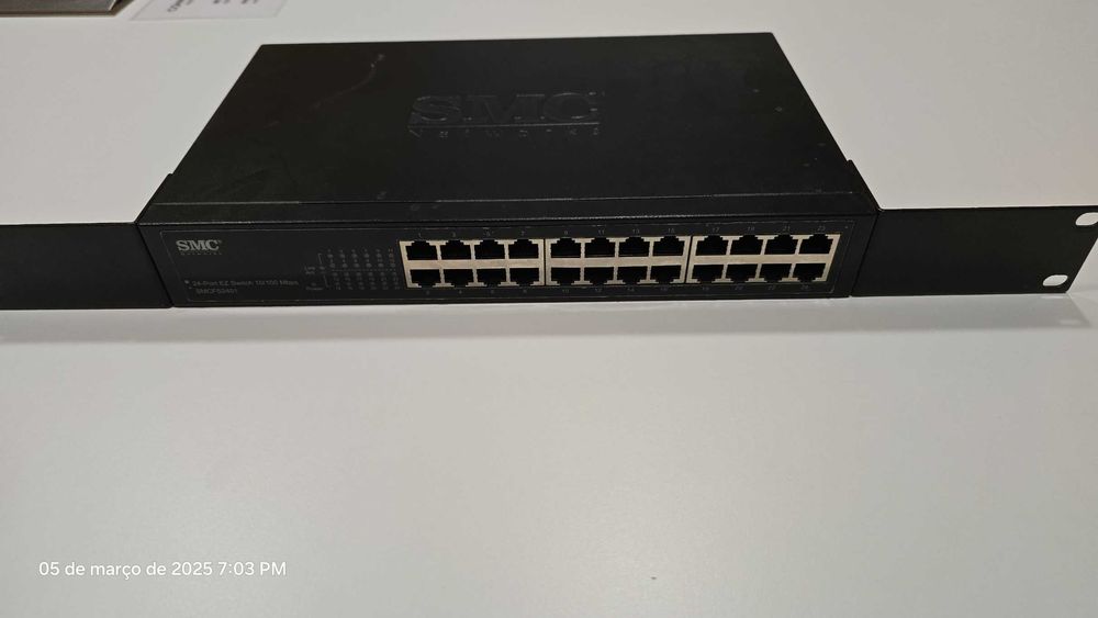 Switch 24 Portas SMC Networks