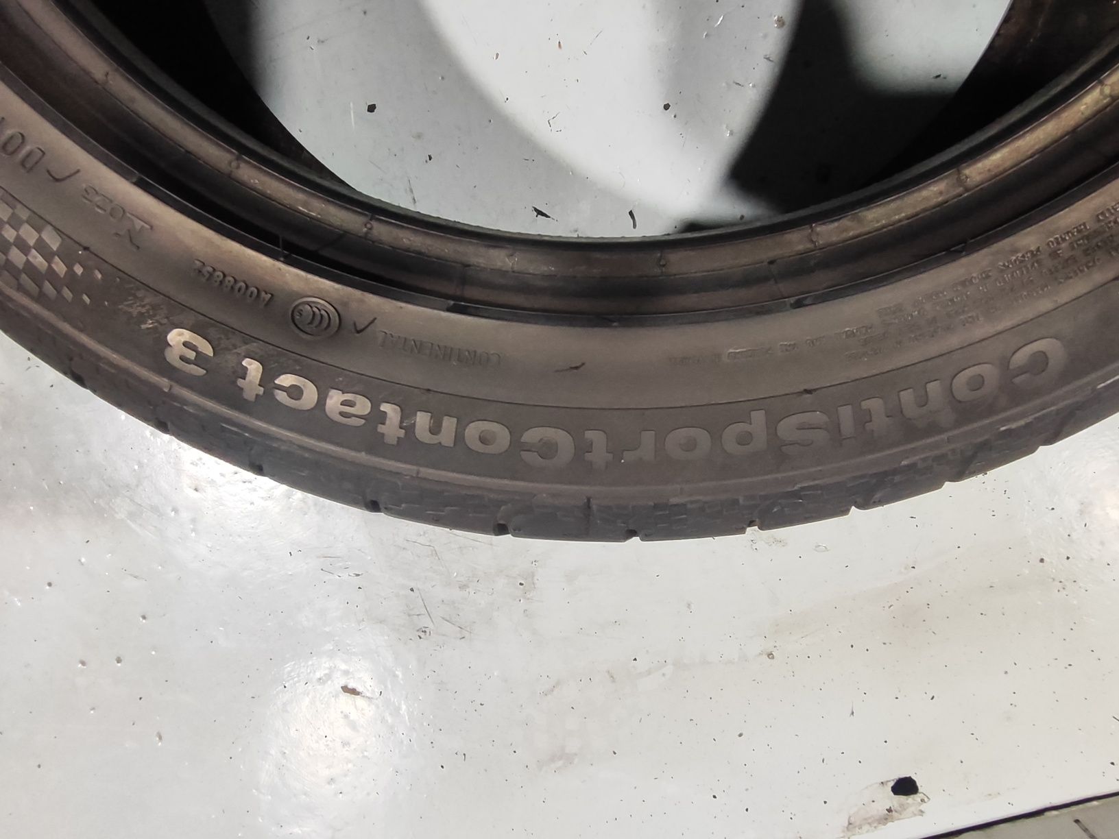 2 pneus semi novos 205-50R17 Continental - Oferta dos Portes