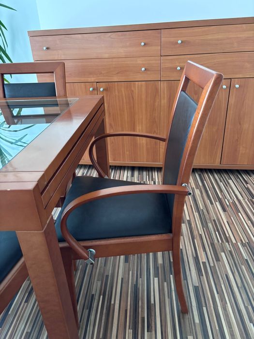 Conjunto Mesa e Cadeiras Sala de Jantar em Cerejeira