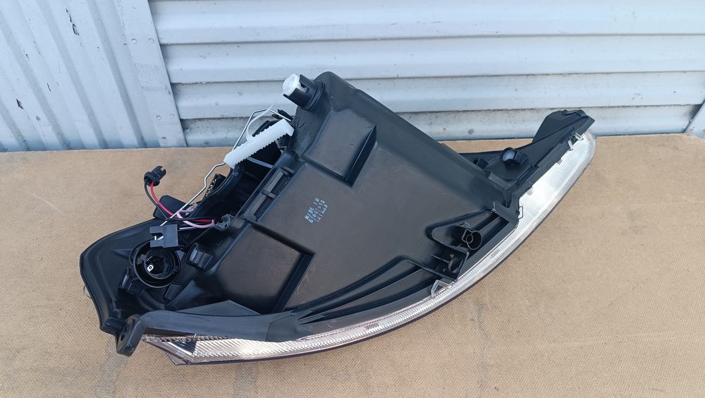 Vendo farol esquerdo de citroen C3 ano 2007/11