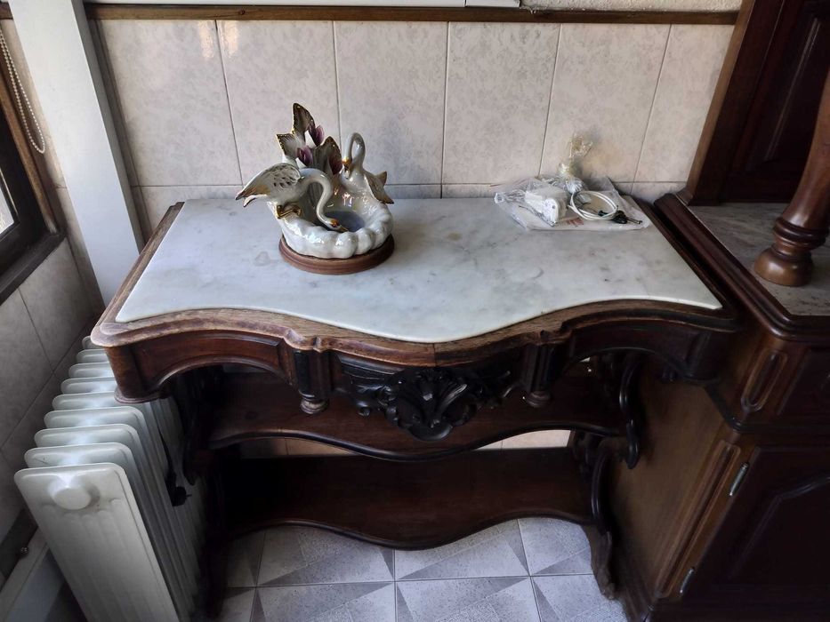 Móvel Aparador com Pedra Mármore