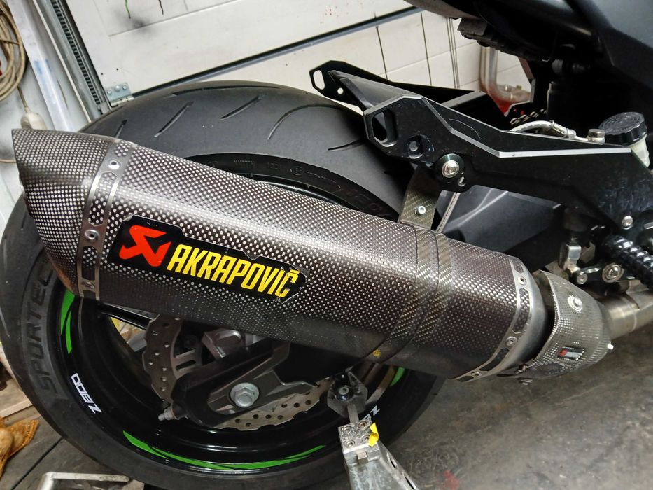 Kawasaki z800 wydech tlumik acrapovic