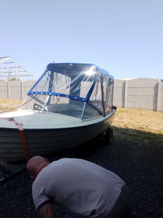 Łódka motorowa z przyczepką