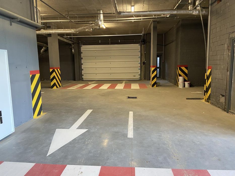 Продам паркомісце Auroom Lounge Черг 1