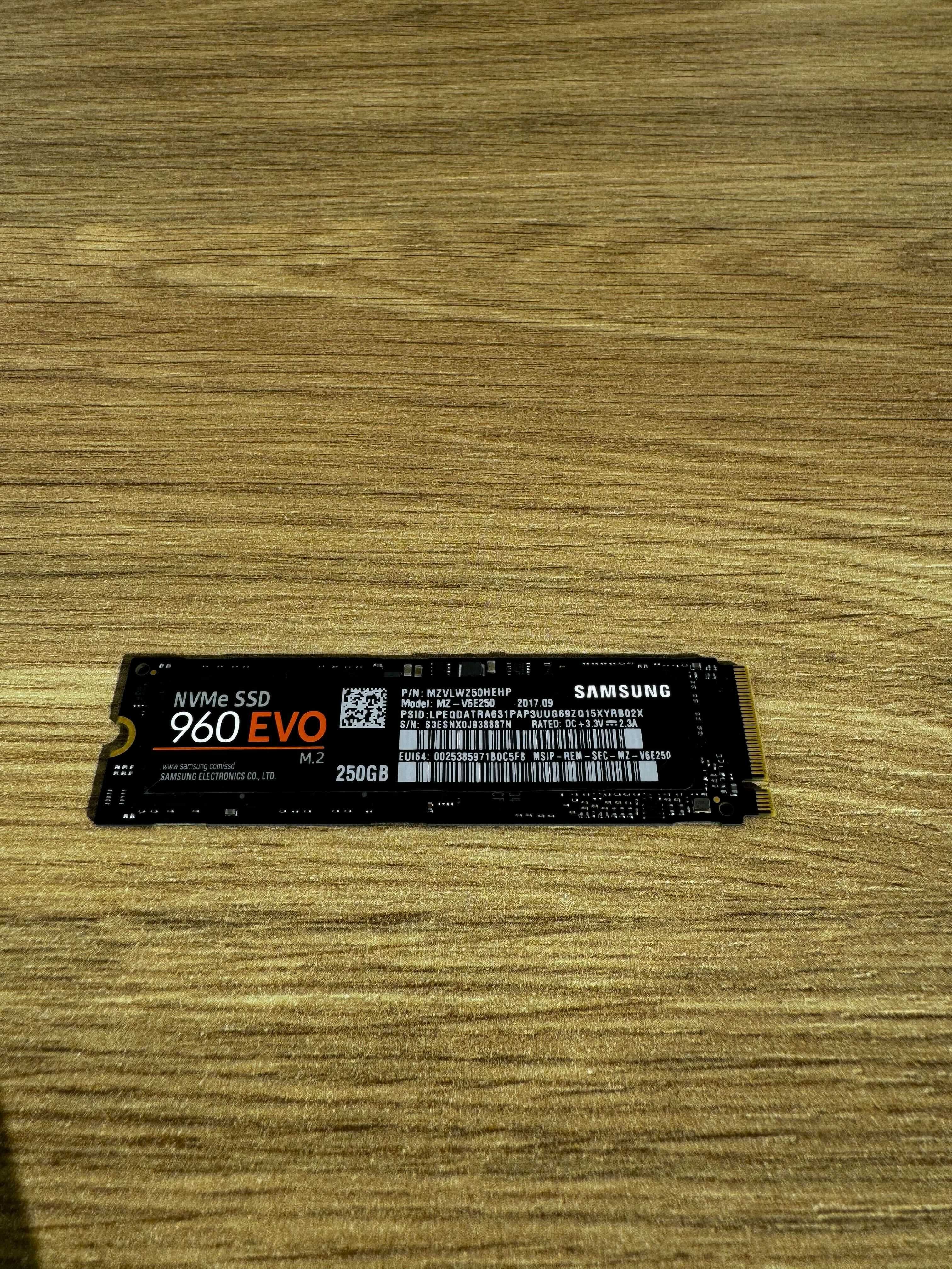 SSD диск Samsung 960 Evo series 250GB M.2 PCIe 3.0 x4 3D V-NAND TLC