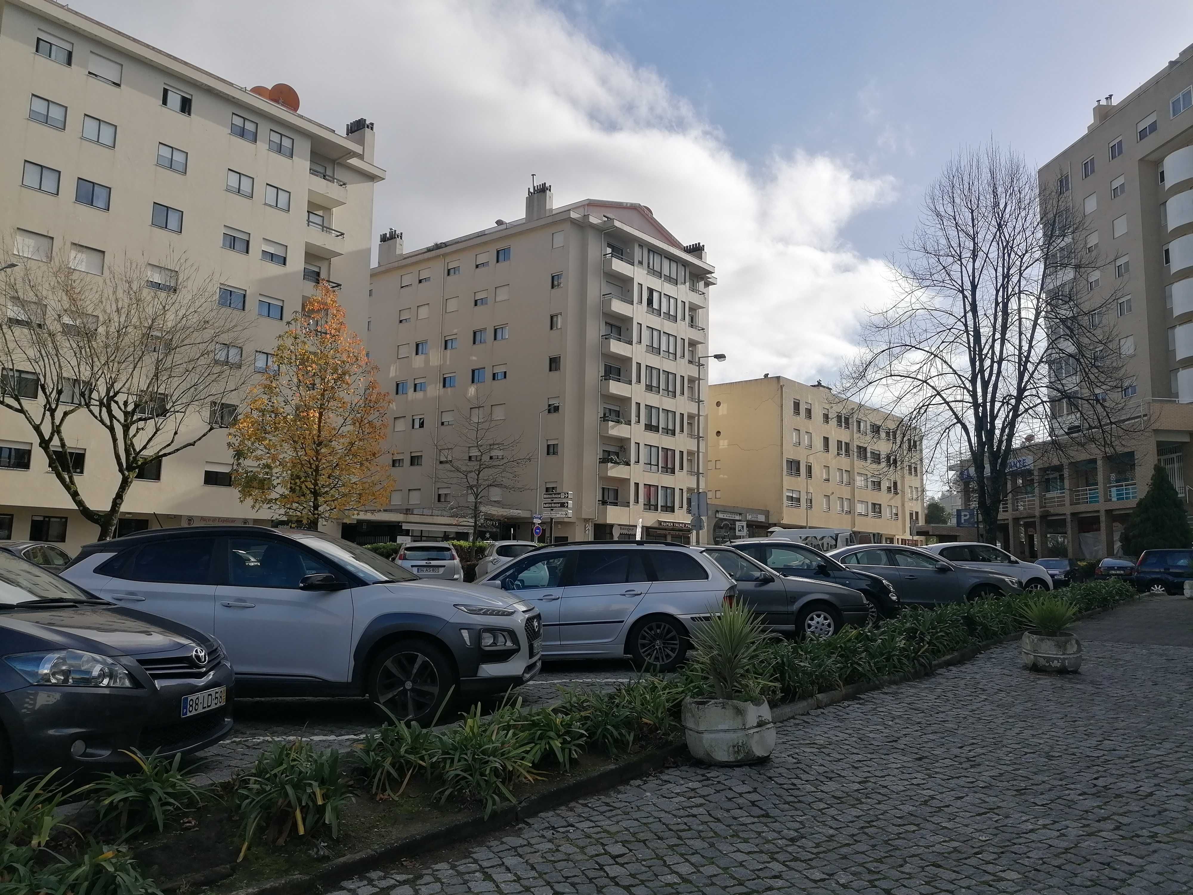 Arrenda-se BOX Lugar de Garagem Centro de Gaia Paço do Rei Arrecadação
