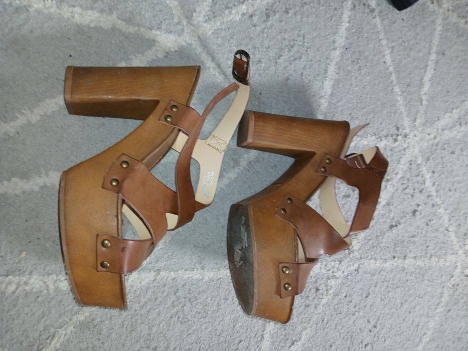 Sandálias da athmosfere camel