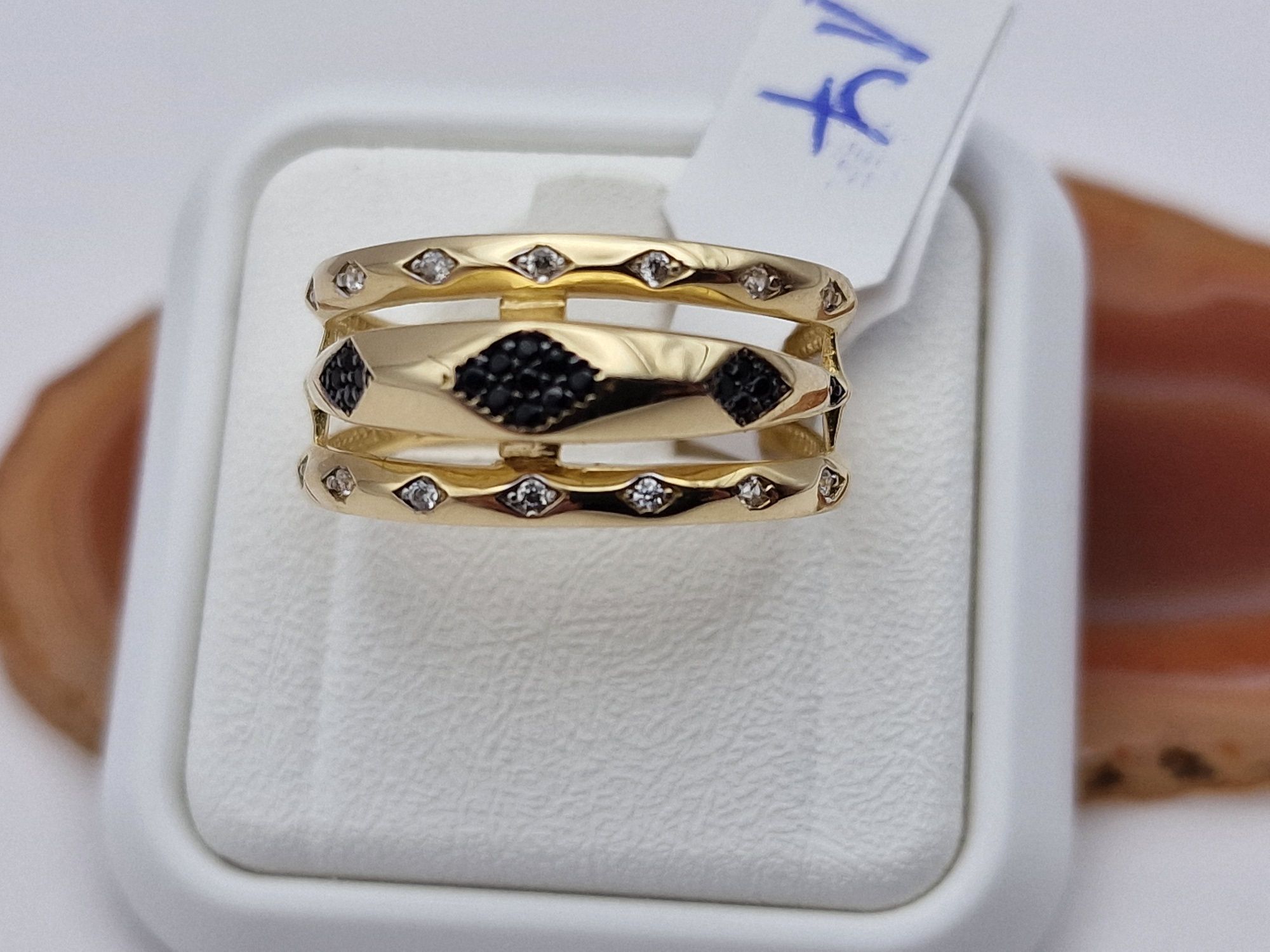 Nowy złoty pierścionek próba 585, czarne białe cyrkonie Rozmiar 17