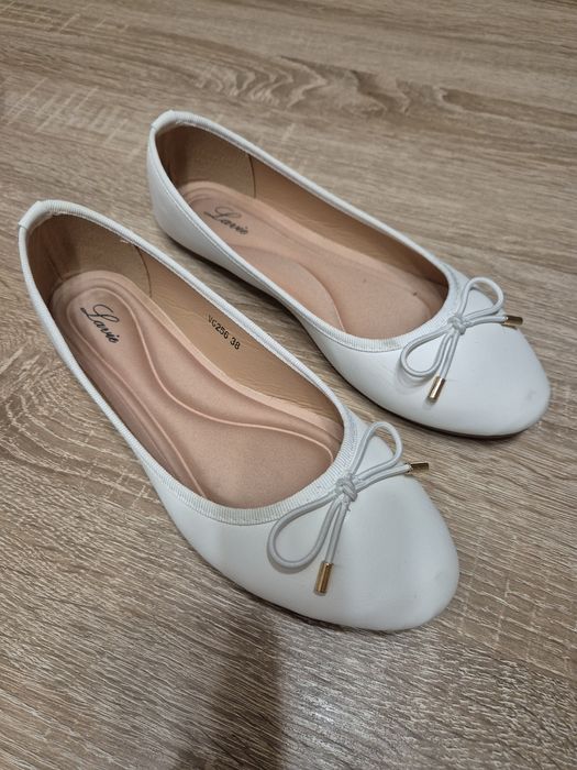 Balerinki białe jsk nowe.